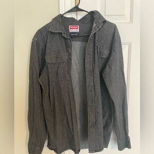 Wrangler Long sleeve button up shirt size L